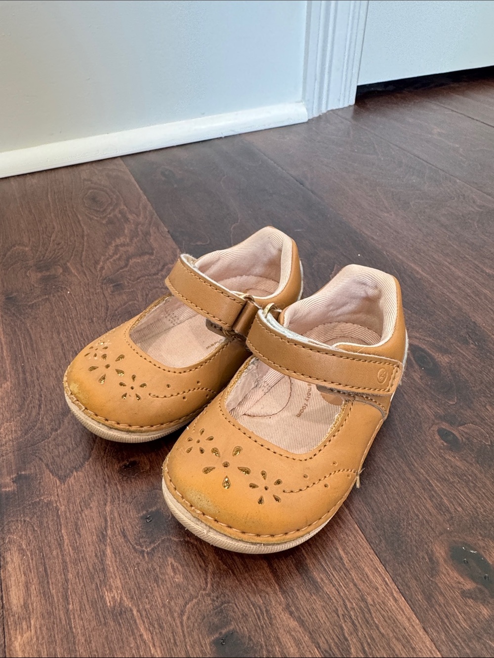 Stride Rite Leather Baby Girls Mary Jane’s Shoes Velcro Strap, size 4 Tan - Picture 3 of 9